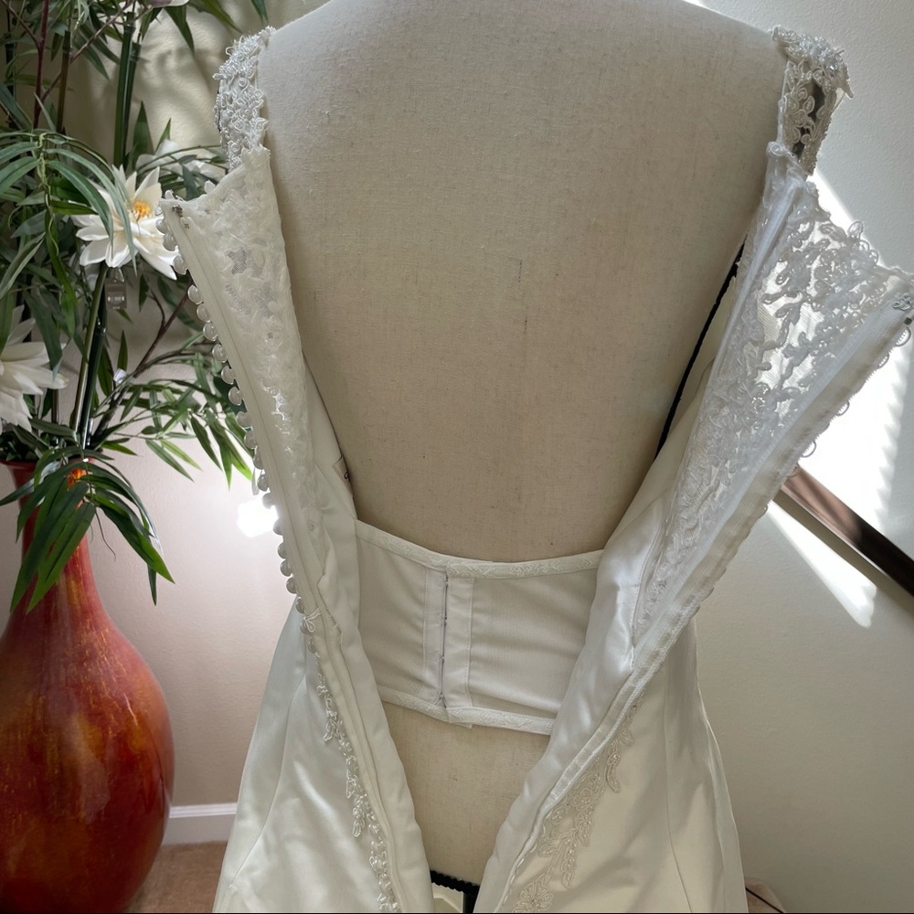 Maggie Sottero wedding dress size 12 - Picture 3 of 15